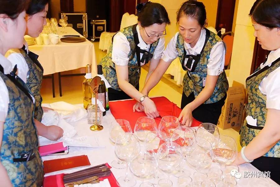 膠州賓館餐飲服務部 以互聯網銷售為導向的多項服務案例學習培訓